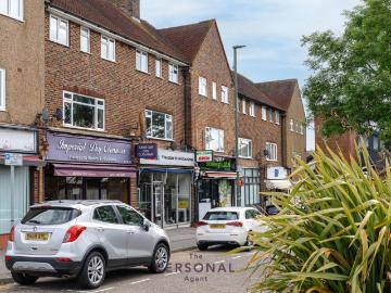 Stoneleigh, Epsom 3 bed flat to rent £1,825 pcm £421 pw
