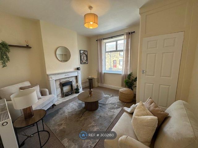 Stoneleigh, Wrexham LL11, 2 bed end terrace house to rent, £1,050 pcm | PrimeLocation