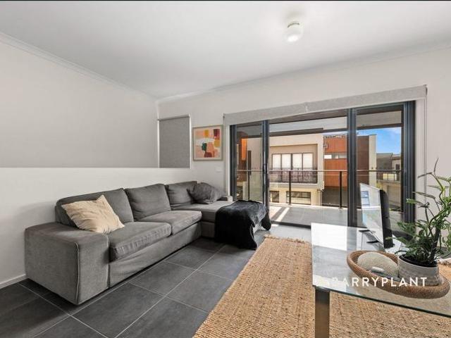 Stones throw to everything Mornington has to offer!