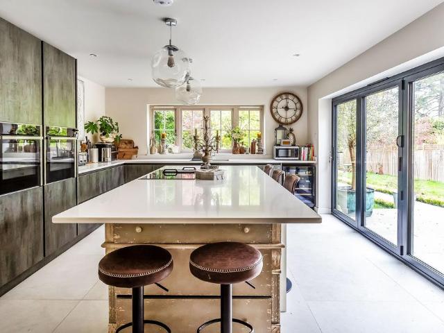 Stonewall Park Road, Langton Green, TN3 3 bed detached house to rent £3,500 pcm £808 pw
