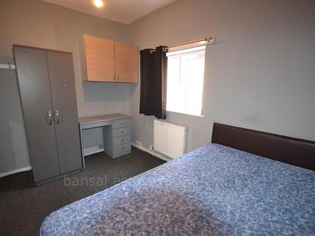 Stoney Stanton Road, CV1 3 bed flat to rent £1,000 pcm £231 pw