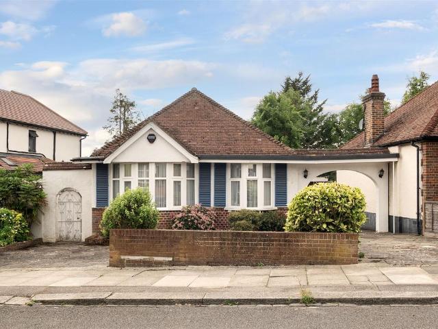 Stoneyfields Gardens, Edgware HA8, 2 bed bungalow to rent, £2,750 pcm | PrimeLocation