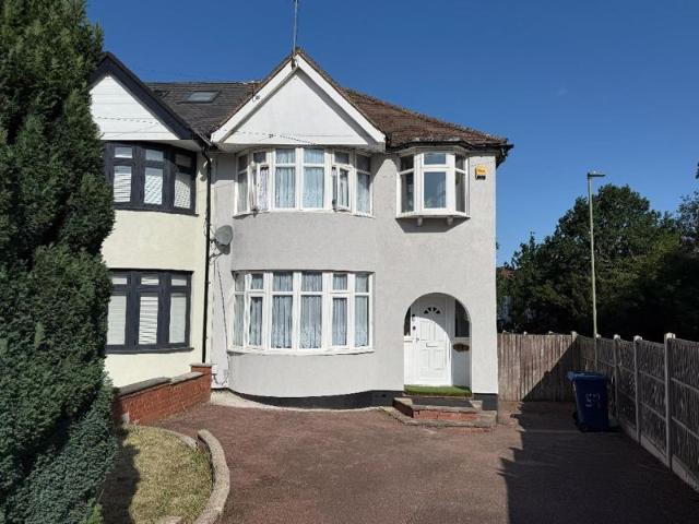 Stoneyfields Lane, Edgware HA8, 3 bed property to rent, £2,600 pcm | PrimeLocation