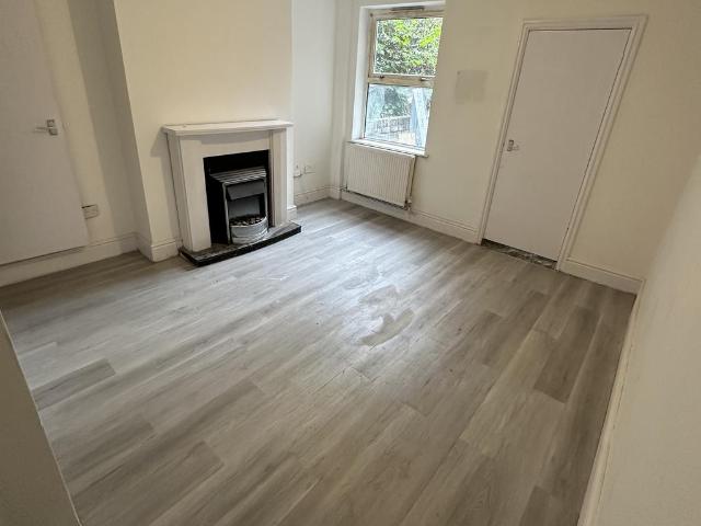 Stoneyford Road, Sutton in Ashfield. 3 bed terraced house to rent £875 pcm £202 pw