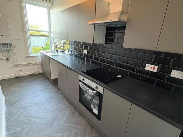 Stony Lane, Bradford, West Yorkshire BD2, 2 bed flat to rent, £650 pcm | PrimeLocation