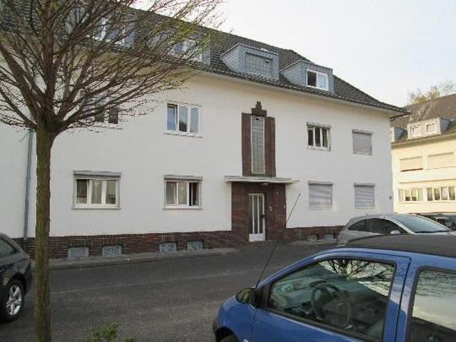 Stop! Ansprechende 4 Zimmer Wohnung