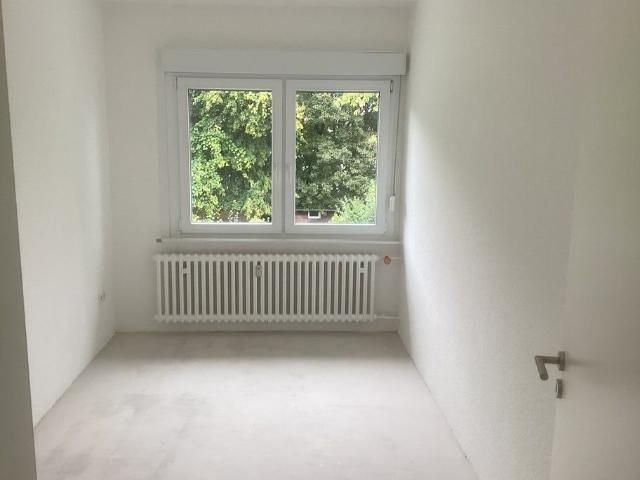 Stop! Günstig geschnittene 3,5 Zimmer Wohnung im Grünen
