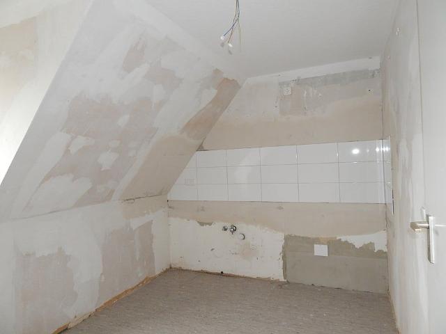 Stop! Interessante 2 Zimmer Wohnung mit Ausblick