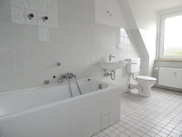 Stop! Interessante 2 Zimmer Wohnung mit Ausblick