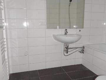 Stop! Renovierte 2 Zimmer Wohnung mit Balkon