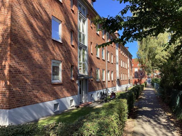 Stop! Sanierte 2,5 Zimmer Erdgeschoss Wohnung mit Balkon, sofort anmietbar!