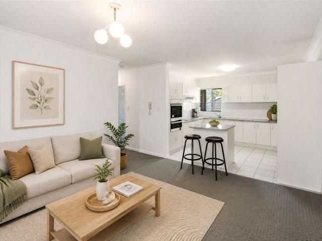 STOP SCROLLING — THIS ONE KNOWSLEY HAS IT ALL!