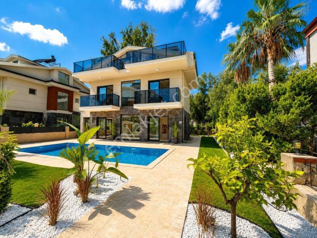 Stop’tan Foça 355m² Arsa Paylı Denize Yürüme Mesafesinde 500 M'dir. 4+1 Tripleks Villa