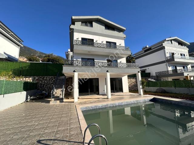 Stop’tan Ölüdeniz Ovacık’ta Lüks, Kapalı Havuzlu 4+1 Villa
