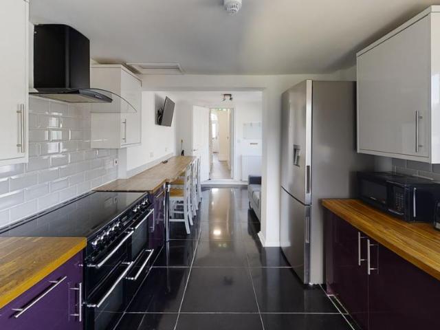 Stopford Road, Gillingham, Kent, ME7 6 bed house share to rent £600 pcm £138 pw