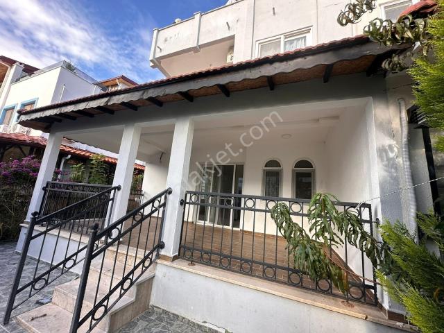 Stoptan Foça 270m² Bahçe Kulanım Alanlı 3+1 İkiz Villa