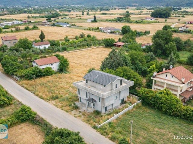 STOPTAN İNCİRKÖY'DE TAMAMLANMAMIŞ TRİPLEKS VİLLA