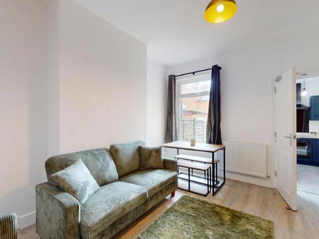 Storer Road, Loughborough LE11 4 bed house to rent £2,253 pcm £520 pw