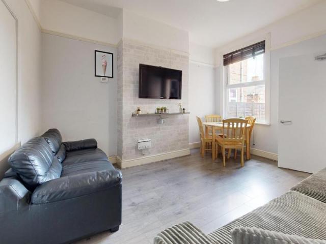 Storer Road, Loughborough LE11 1 bed in a house share to rent £433 pcm £100 pw