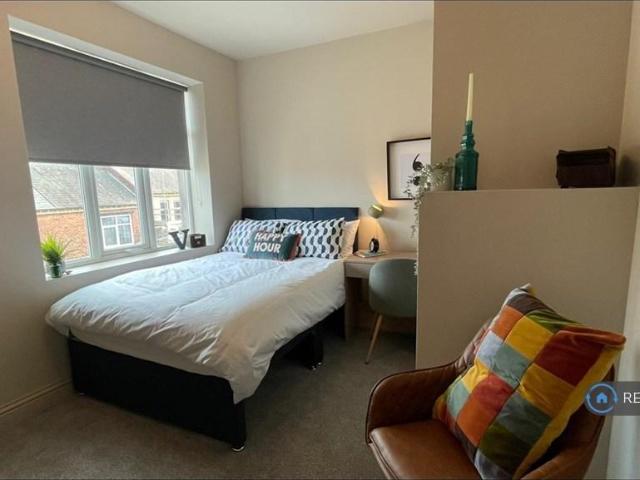 Storey Square, Barrow In Furness, LA14 1 bed in a house share to rent £650 pcm £150 pw