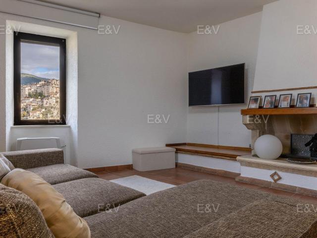 Storico cielo terra con vista panoramica sul verde e sui bor. 280m² Arrone
