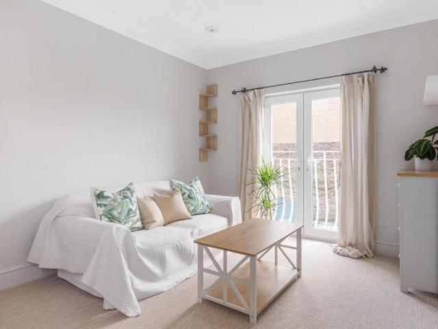 Stormont Road, Clapham Common SW11, 1 bed flat to rent, £2,850 pcm | PrimeLocation