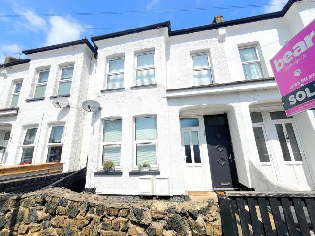 Stornoway Road, Southend on Sea SS2 2 bed ground floor flat to rent £1,350 pcm £312 pw