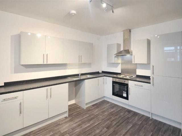 Storrington, Pulborough, RH20 2 bed flat to rent £1,100 pcm £254 pw