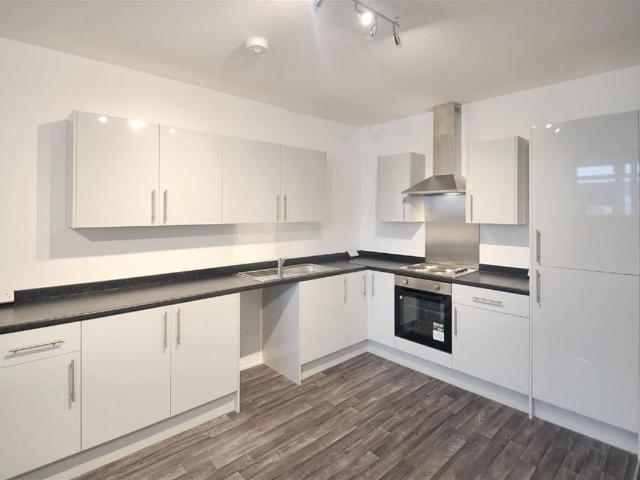 Storrington, Pulborough RH20, 2 bed flat to rent, £1,100 pcm | PrimeLocation