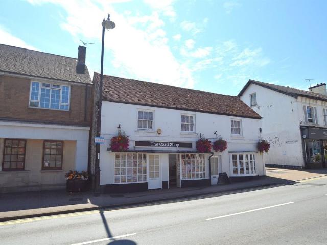Storrington, Pulborough RH20, 2 bed flat to rent, £1,300 pcm | PrimeLocation