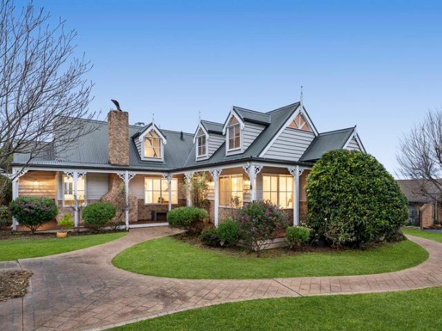 STORYBOOK CHARM, CONTEMPORARY LUXURY & AN EXCEPTIONAL 1,247SQM APPROX