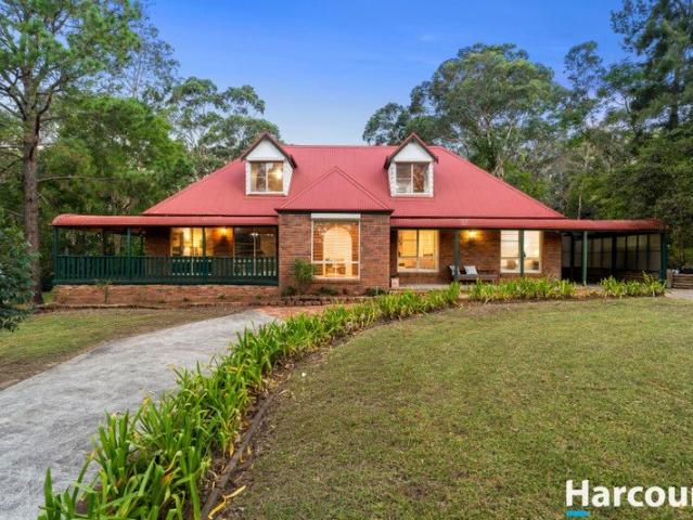Storybook Charm in Sought After Leafy Hilldale Estate