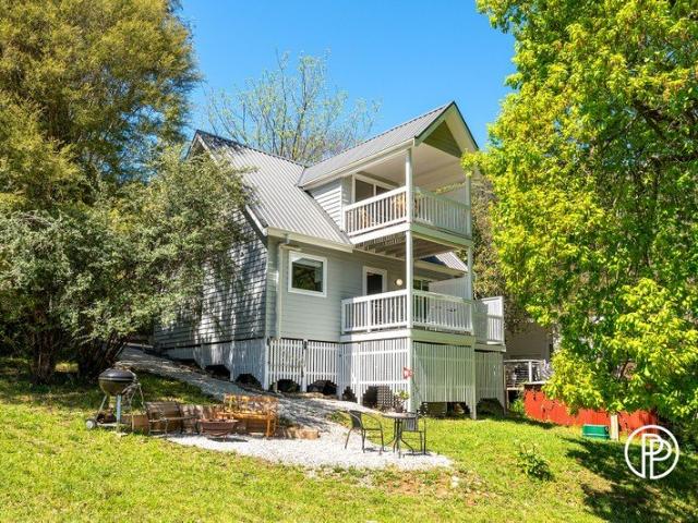 STORYBOOK CHARM IN THE HEART OF WARBURTON