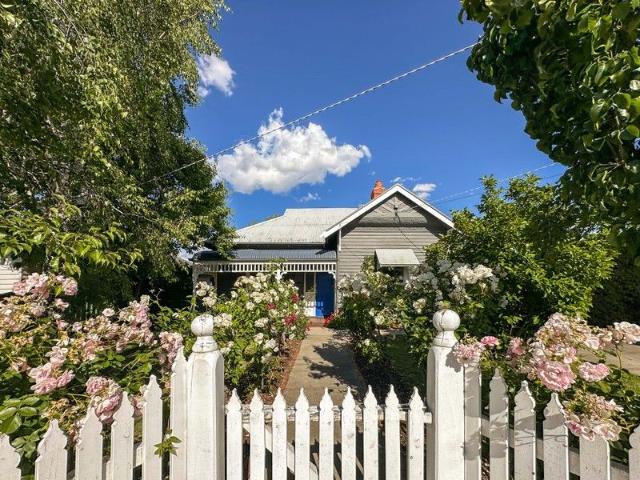 Storybook Charm, Steps from the Heart of Mansfield