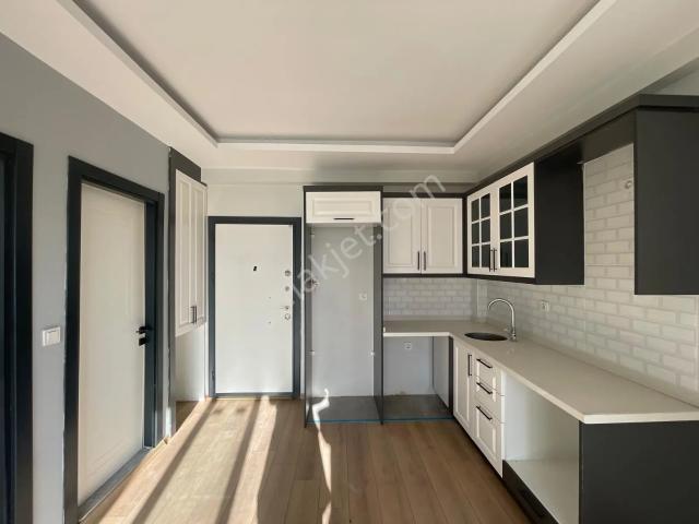 Stat Karsısı Tepe Noktada Az Katlı Cıft Cephelı Balkonlu Lux 1+1
