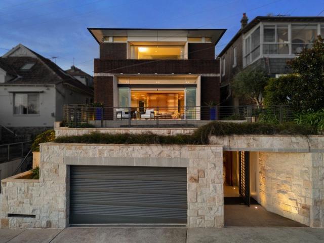 State of the art contemporary luxury with harbour views