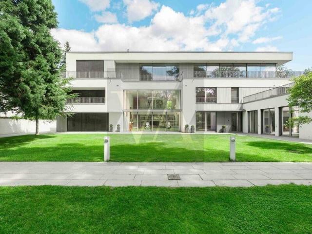 State of the Art Penthouse mit privaten Zugang, Lift, Pool und Parkgrundstück