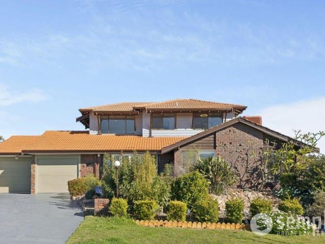 Statement Home in Sought After Leeming