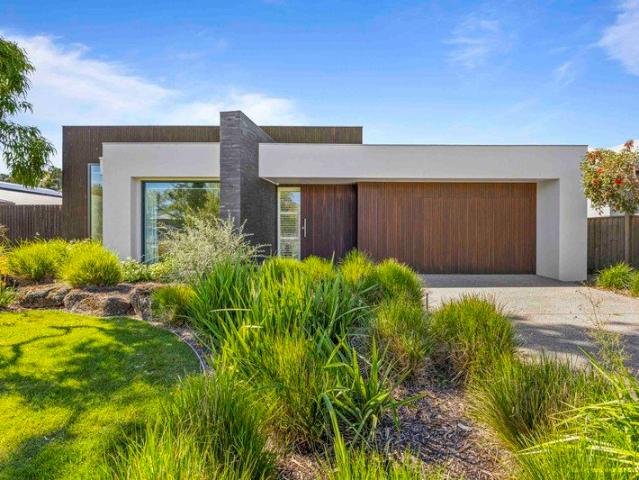 Statement Living on Sturt!