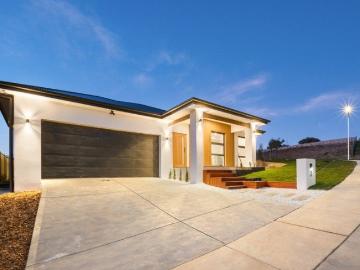 Statement Living | Architectural Presence | Grand Corner Allure
