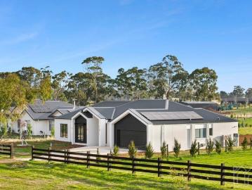 Statement Style Meets Tranquil Countryside