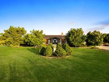 Stately Colonial Residence Amongst The Vines | The Famed Grandview