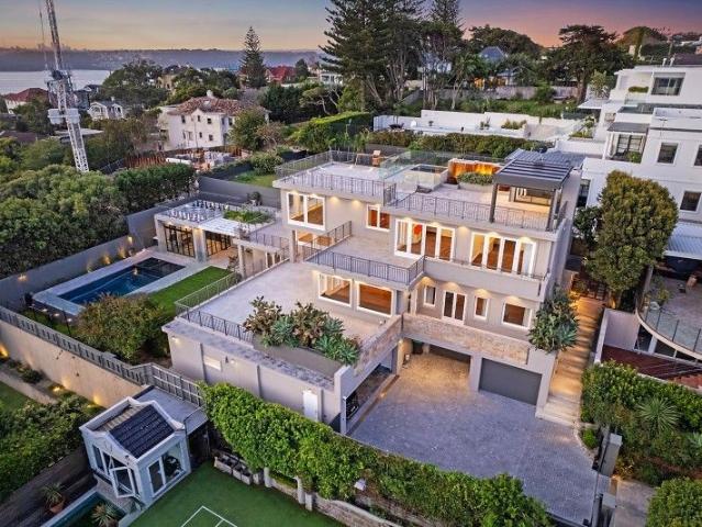Stately Family Manor Of Unequivocal Decadence And Landmark Panoramas In A Prestigious Pocket