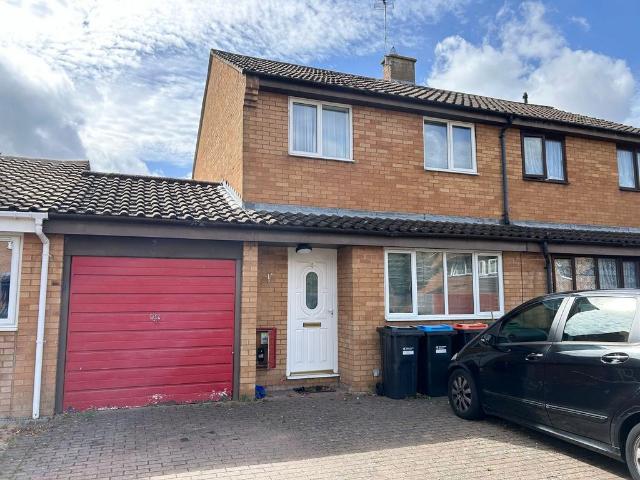 Statham Place, Milton Keynes MK6 3 bed semi detached house to rent £1,550 pcm £358 pw