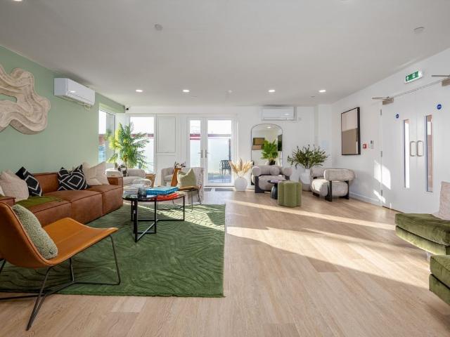 Station Avenue, Walton On Thames KT12, 1 bed flat to rent, £1,958 pcm | PrimeLocation