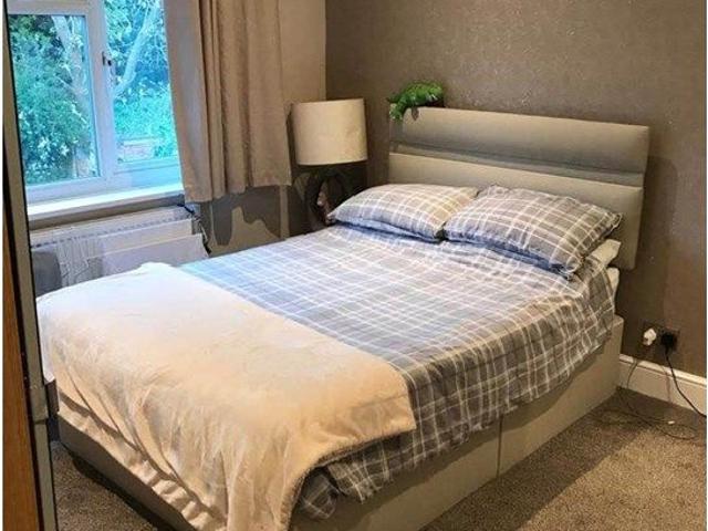 Station Avenue, Epsom KT19, 2 bed maisonette to rent, £1,750 pcm | PrimeLocation