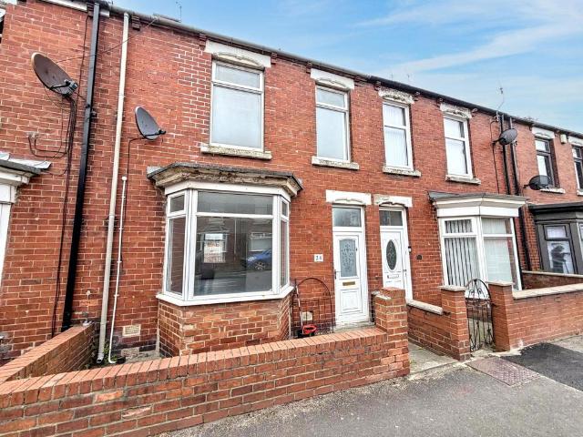 Station Avenue North, Fencehouses. 3 bed terraced house to rent £675 pcm £156 pw