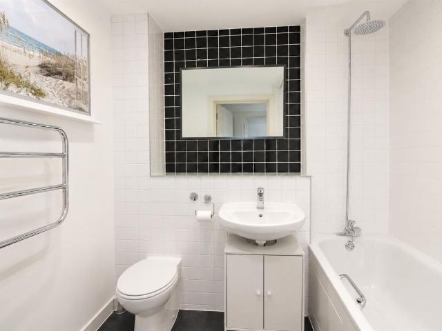 Station Avenue, Southend On Sea SS2, 1 bed flat to rent, £950 pcm | PrimeLocation