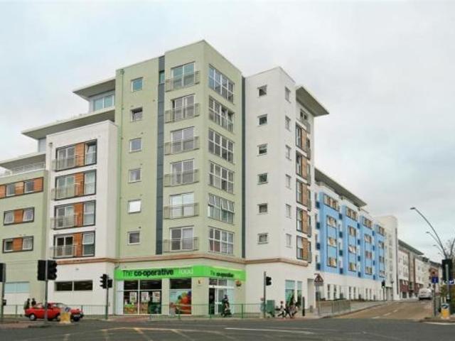 Station Approach, Epsom KT19 2 bed apartment to rent £1,650 pcm £381 pw