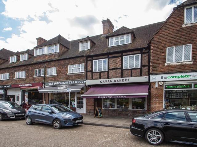 Station Approach, Hinchley Wood, KT10 3 bed maisonette to rent £2,250 pcm £519 pw